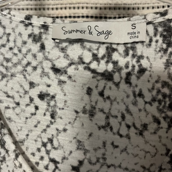 Summer & Sage Small animal print top with tie front - Picture 3 of 4